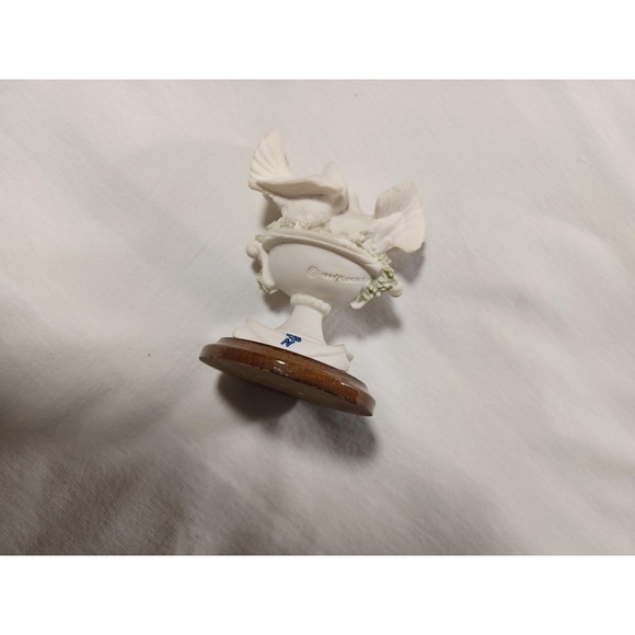 G. Armani Other - Vintage Giuseppe Armani Florence Italy Doves Figurine 1988 Capodimonte Wood Base